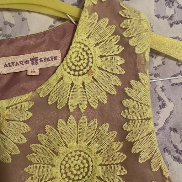 Cute yellow sunflower dress! - Picture 4 of 4